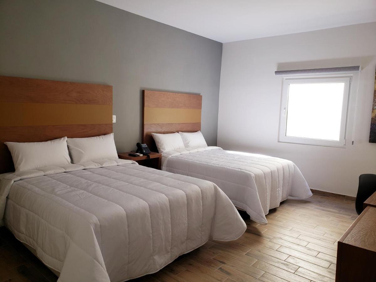 Hotel Plaza Allende Torreon Bagian luar foto