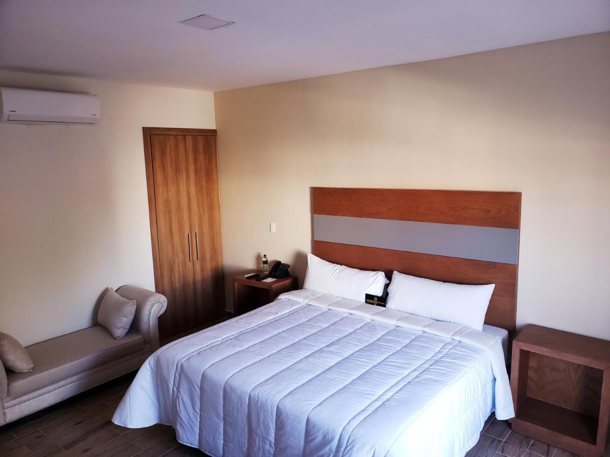 Hotel Plaza Allende Torreon Bagian luar foto
